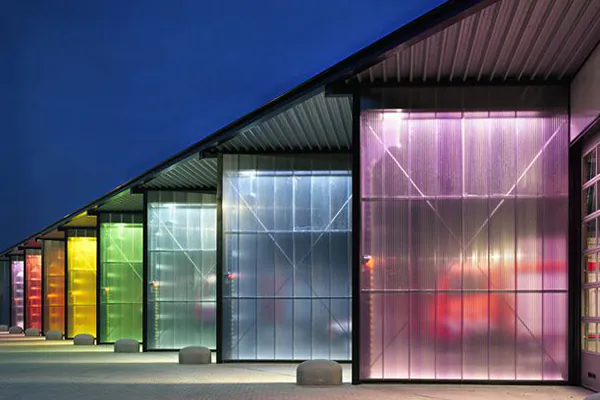 Poliwęglan komorowy – właściwości, zastosowanie i obróbka